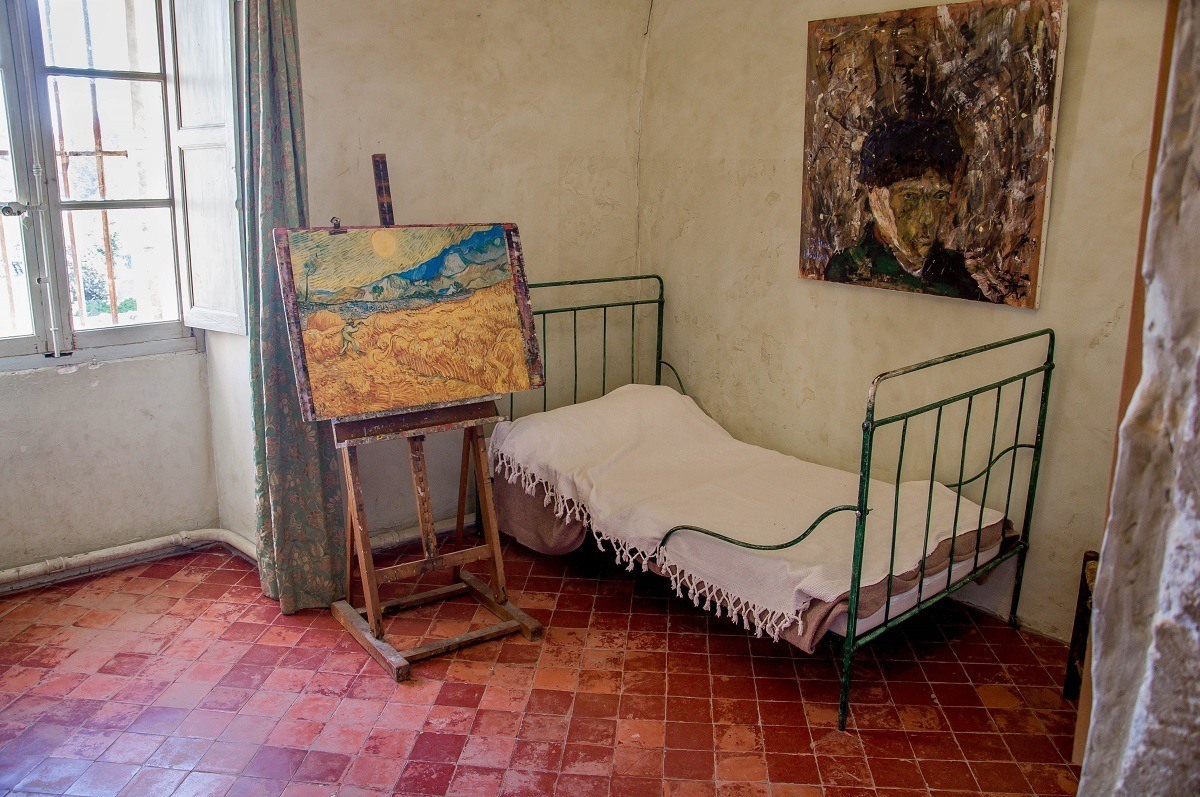 Bed and paintings in Van Gogh's room