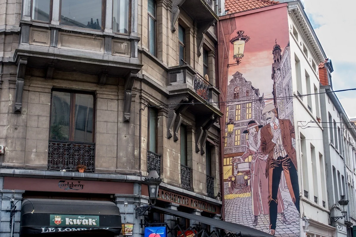 Street art mural of a cartoon couple in the streets of Brussels